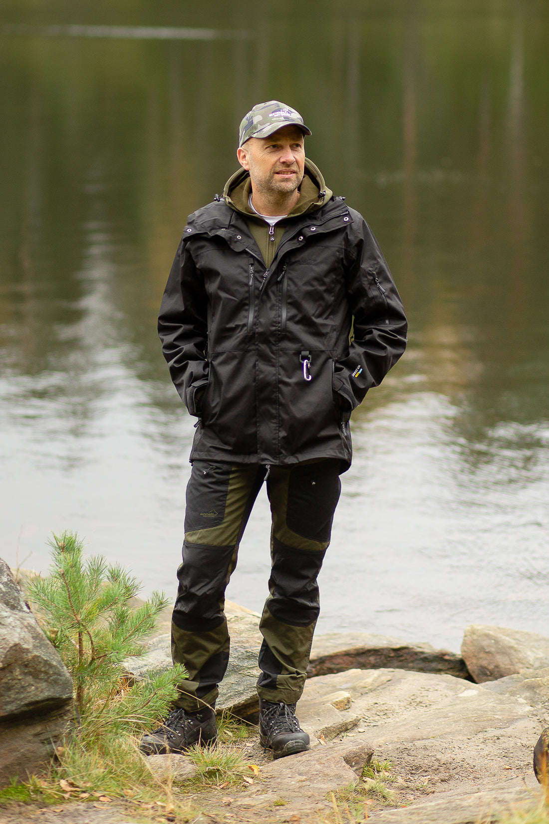 Arrak Men's Active Stretch Trousers Olive model durable, stretchy, with multiple pockets, water repellent.